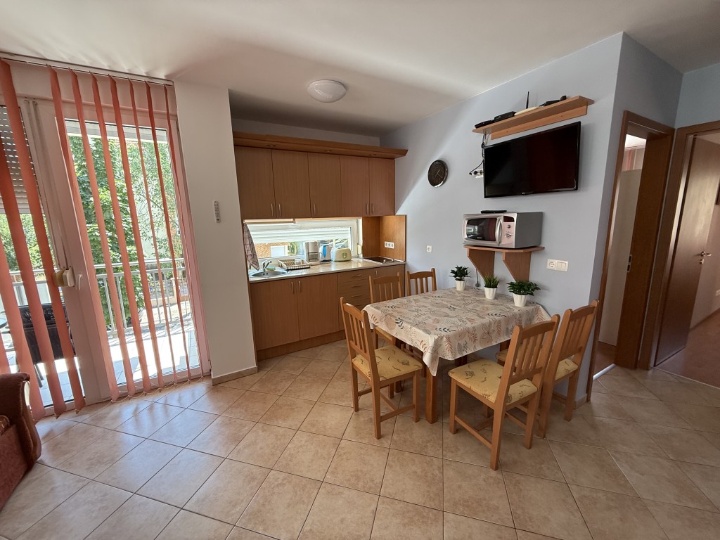 Modern, medencés, klímás, modern apartman a nagystrandnál(Plazs)